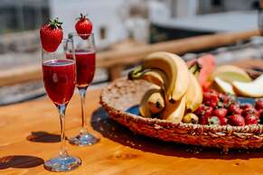 Rock Villas - Emporio | Pool, Jacuzzi, Castle View