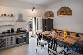 Rock Villas - Emporio | Pool, Jacuzzi, Castle View