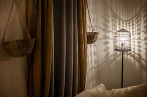 Rock Villas - Emporio | Pool, Jacuzzi, Castle View