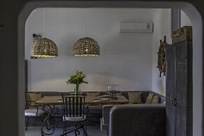 Rock Villas - Emporio | Pool, Jacuzzi, Castle View