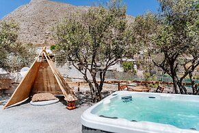 Rock Villas - Emporio | Pool, Jacuzzi, Castle View