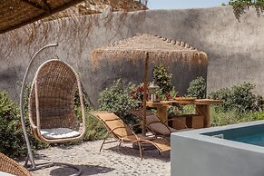 Rock Villas - Emporio | Pool, Jacuzzi, Castle View