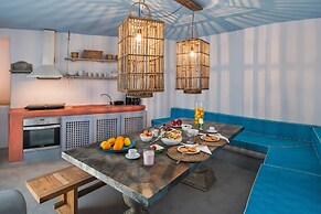 Rock Villas - Emporio | Pool, Jacuzzi, Castle View