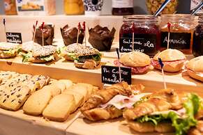 De La Ville Boutique Hotel