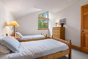 Waterdance 475a 5 Bedroom Townhouse by RedAwning