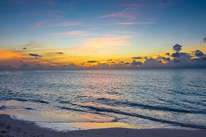 The Colonial Club, Oceanfront Condos