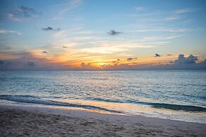 The Colonial Club, Oceanfront Condos