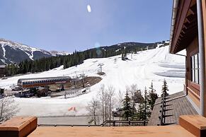 Perfect Location, With Amazing Views - CO422 by RedAwning