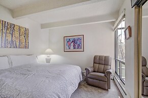 Wheeler House Spacious East Village Condo, Easy Walk to Super Bee - WH
