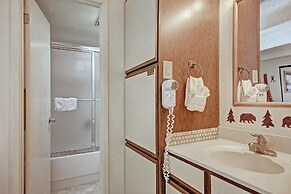 Wheeler House Spacious East Village Condo, Easy Walk to Super Bee - WH