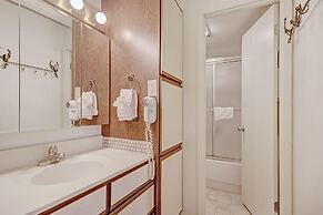 Wheeler House Spacious East Village Condo, Easy Walk to Super Bee - WH