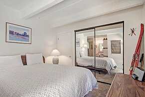 Wheeler House Spacious East Village Condo, Easy Walk to Super Bee - WH