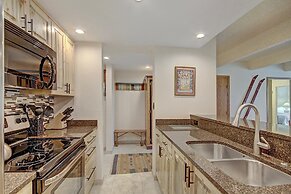 Wheeler House Spacious East Village Condo, Easy Walk to Super Bee - WH