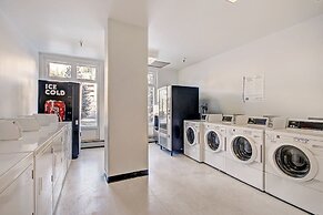 Spacious Condo in the Heart of Center Village - Pet Friendly - VS367 b