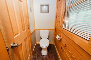 Always Christmas 2 Bedroom Cabin by RedAwning