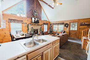 Always Christmas 2 Bedroom Cabin by RedAwning