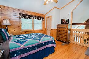 Always Christmas 2 Bedroom Cabin by RedAwning