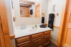 Always Christmas 2 Bedroom Cabin by RedAwning