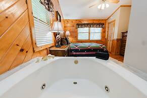 Always Christmas 2 Bedroom Cabin by RedAwning