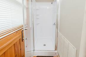 Always Christmas 2 Bedroom Cabin by RedAwning