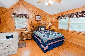 Always Christmas 2 Bedroom Cabin by RedAwning