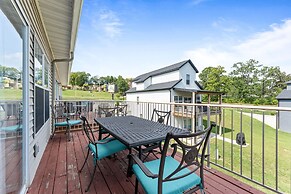 Green Mountain Grand 4 Bedroom Condo by RedAwning