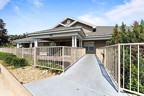 Green Mountain Grand 4 Bedroom Condo by RedAwning