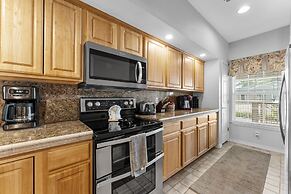 Green Mountain Grand 4 Bedroom Condo by RedAwning