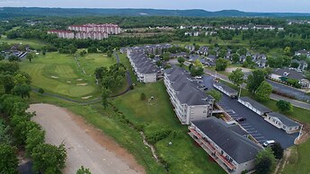 Green Mountain Grand 4 Bedroom Condo by RedAwning