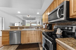 Green Mountain Grand 4 Bedroom Condo by RedAwning