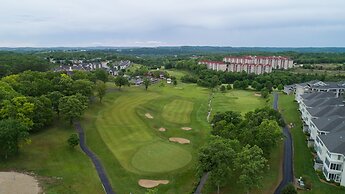 Green Mountain Grand 4 Bedroom Condo by RedAwning