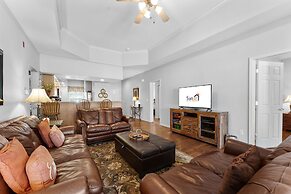 Green Mountain Grand 4 Bedroom Condo by RedAwning