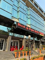 Hotel de Papae Intl