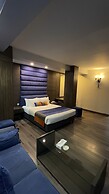 Hotel de Papae Intl