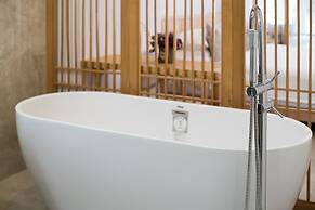 CTN LiRiver Boutique Hotel