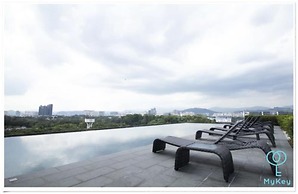 Expressionz Professional Suites by MyKey