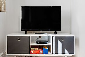 Stay In Cardiff Canton St. John's Court Apartment