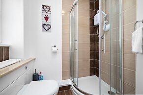 Stay In Cardiff Canton St. John's Court Apartment