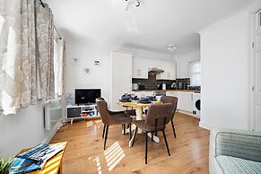 Stay In Cardiff Canton St. John's Court Apartment