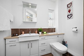 Stay In Cardiff Canton St. John's Court Apartment