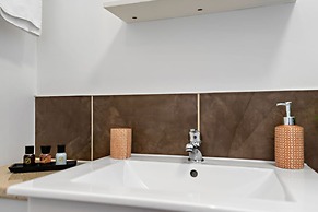 Stay In Cardiff Canton St. John's Court Apartment