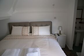 LG Thai Derm Spa & Guesthouse