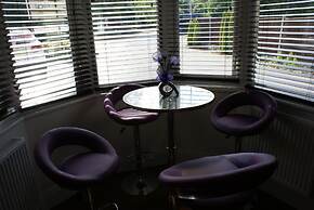 LG Thai Derm Spa & Guesthouse