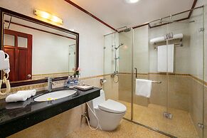 A25 Hotel - 705 Lac Long Quan