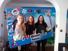 Blondys House