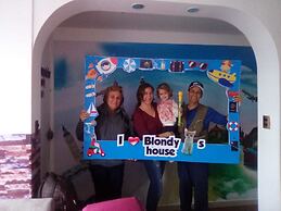 Blondys House