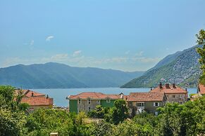 Apartments Risan Center