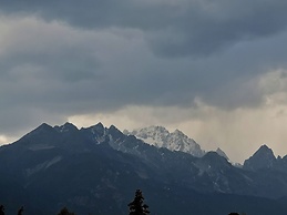 Baisha Flamingo Hotel