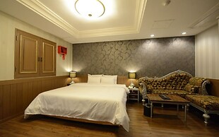 Central Tourist Hotel