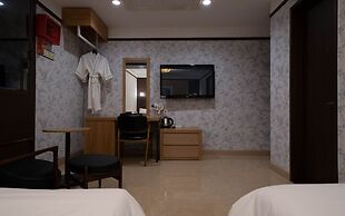 Central Tourist Hotel